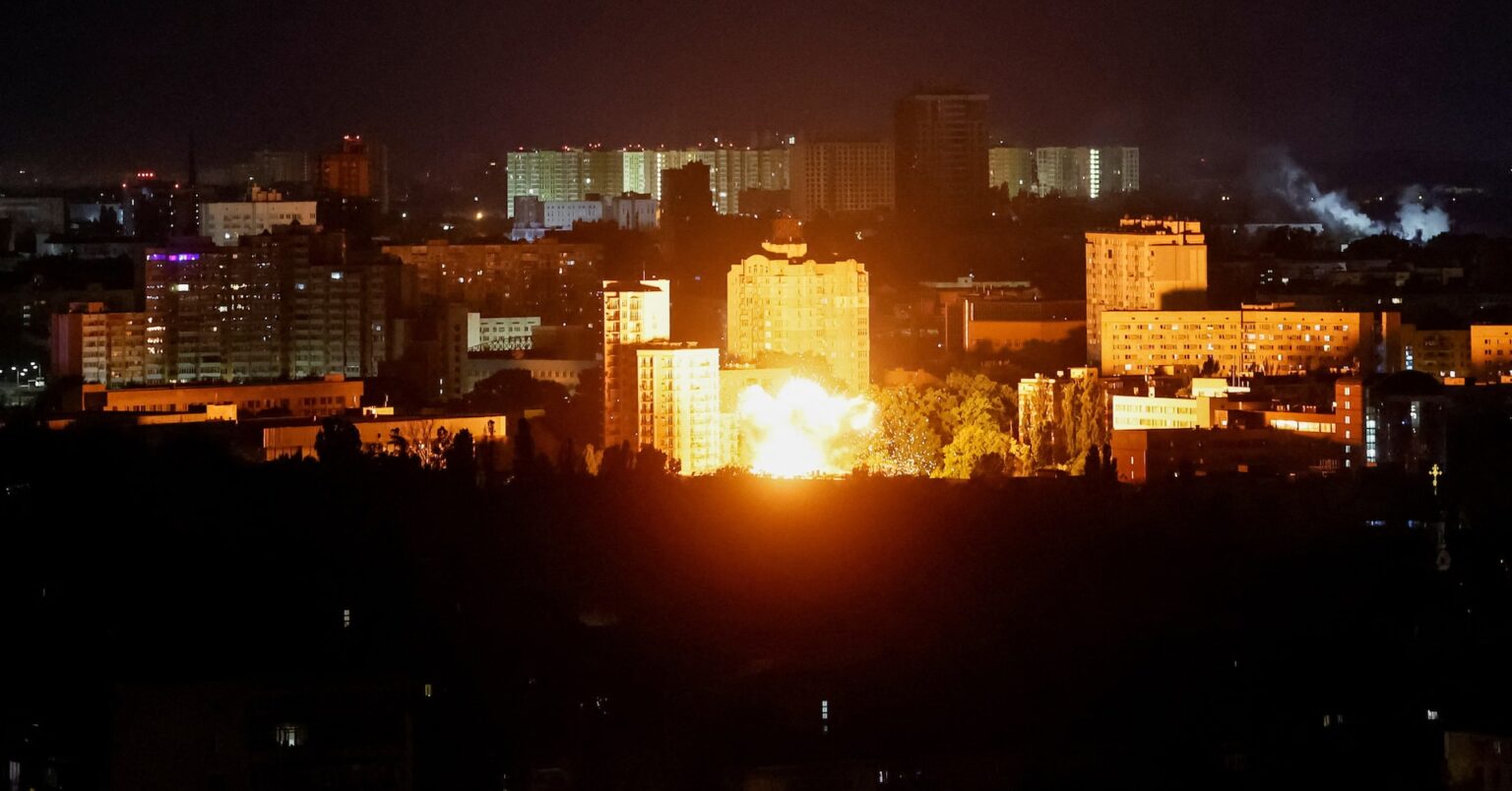 ウクライナ首都と周辺に夜間攻撃、7人死亡・多数負傷＝当局 | ロイター