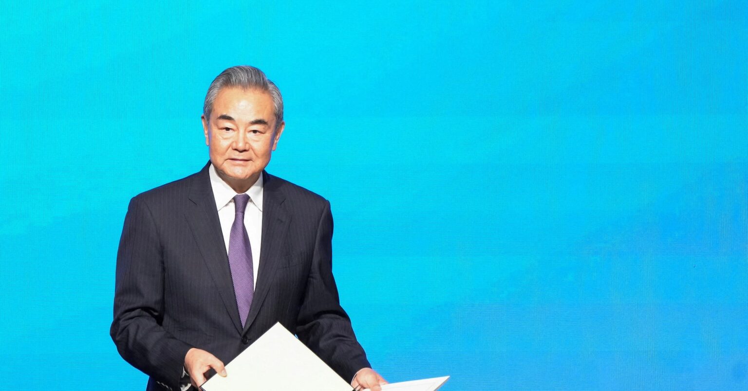 イスラエルと米のイラン攻撃、誤ったシグナル発信し悪い前例に＝中国外相 | ロイター