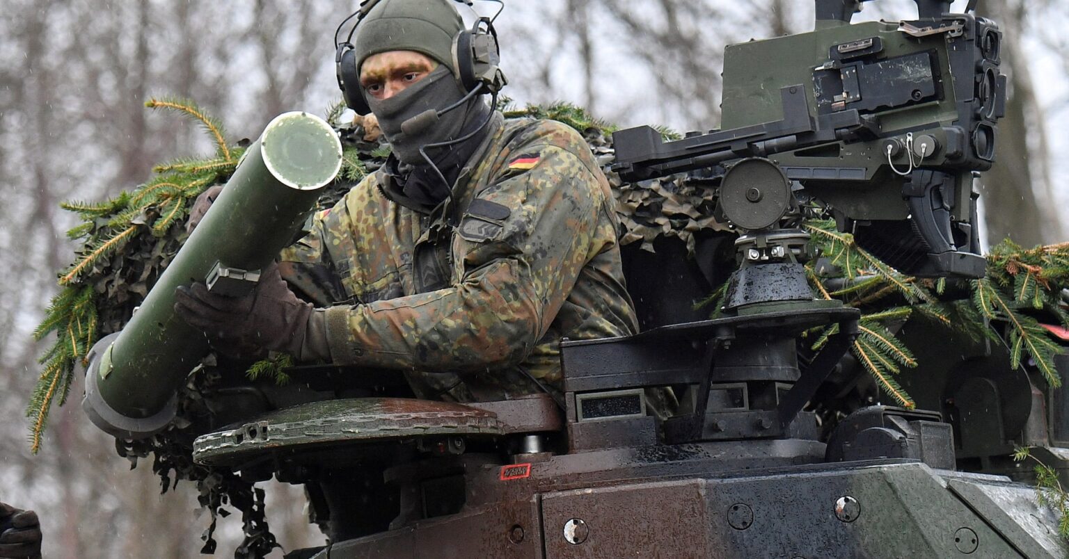 独、国防費大幅増額へ　29年までにＧＤＰ比3.5％＝関係筋 | ロイター