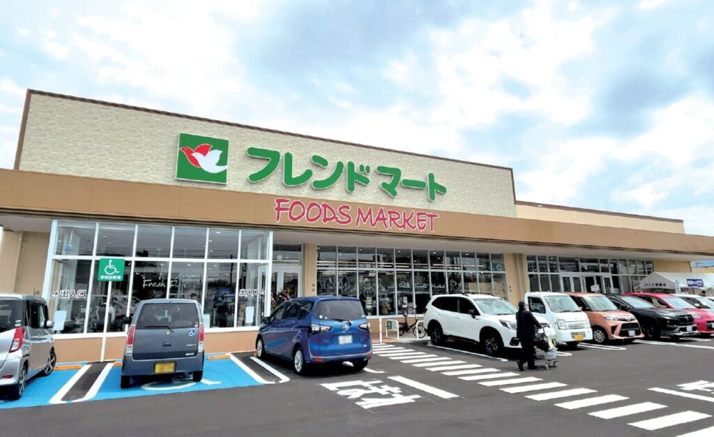 滋賀県内の空白地に出店! 平和堂の新店「フレンドマート八日市妙法寺店」の売場をレポート _流通・小売業界 ニュースサイト【ダイヤモンド・チェーンストアオンライン】 フレンドマート八日市妙法寺店(平和堂)