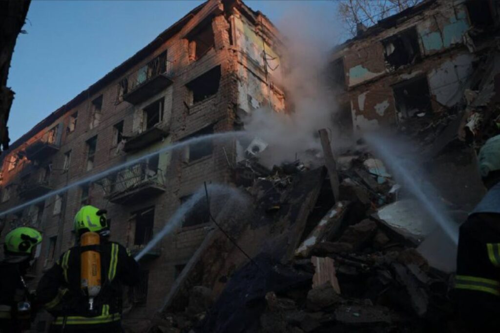 ロシア、キーウの民間インフラを再び攻撃－少なくとも５人死亡 - Bloomberg