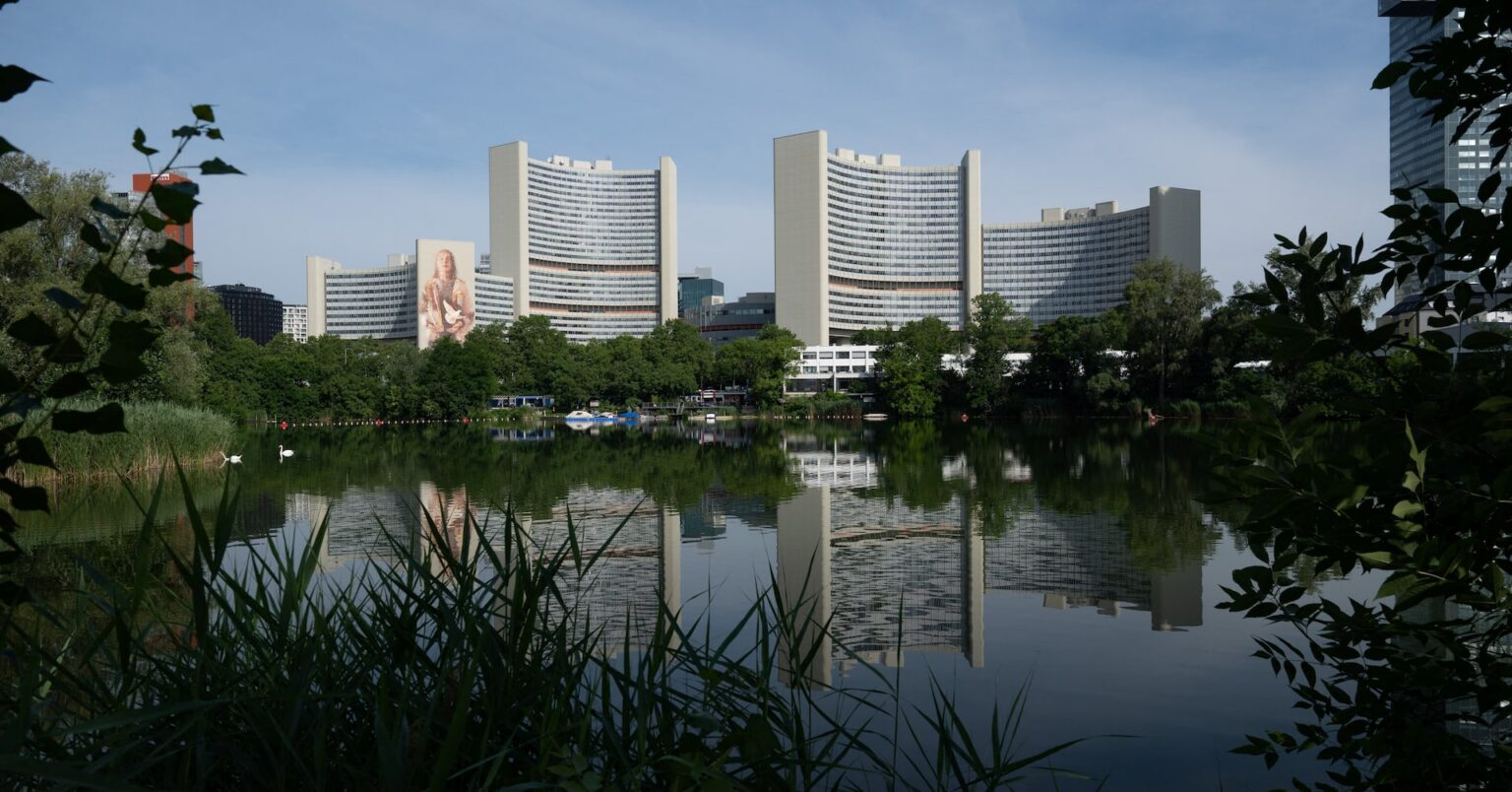イラン議会、IAEAとの協力停止法案承認 査察など停止 | ロイター イラン議会、IAEAとの協力停止法案承認 査察など停止 | ロイター