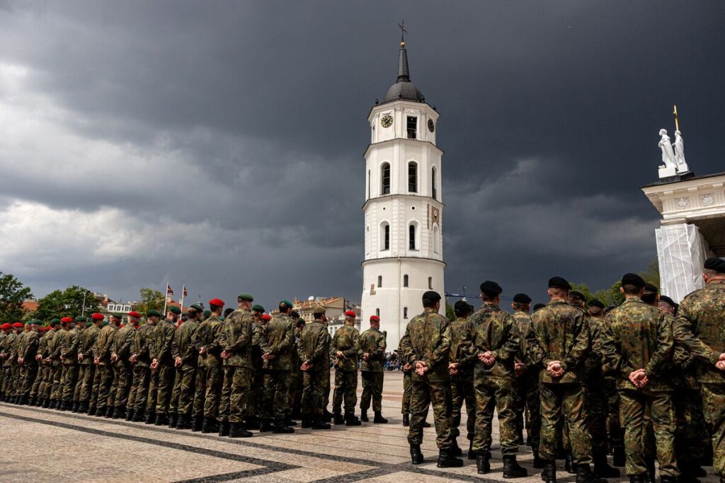 ロシアがＮＡＴＯ侵攻したらどうなる、初年度で世界に1.5兆ドル損失 - Bloomberg