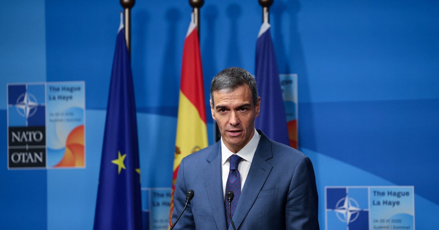 スペイン首相、ＮＡＴＯ国防費目標「現行のＧＤＰ比2％で十分」 | ロイター