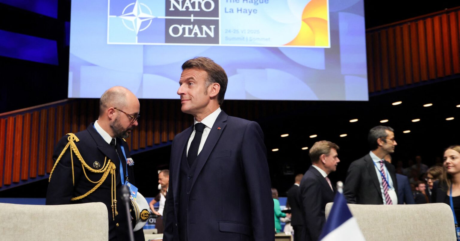 関税戦争と防衛費増額要求「異常事態」、仏大統領ＮＡＴＯ内の平和呼びかけ | ロイター