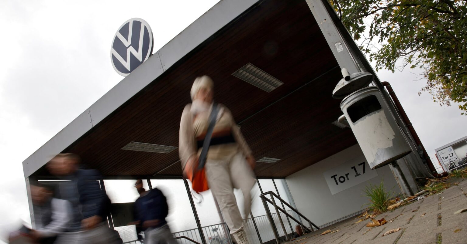 ドイツ政府委、最低時給の段階的引き上げ勧告　27年14.60ユーロに | ロイター