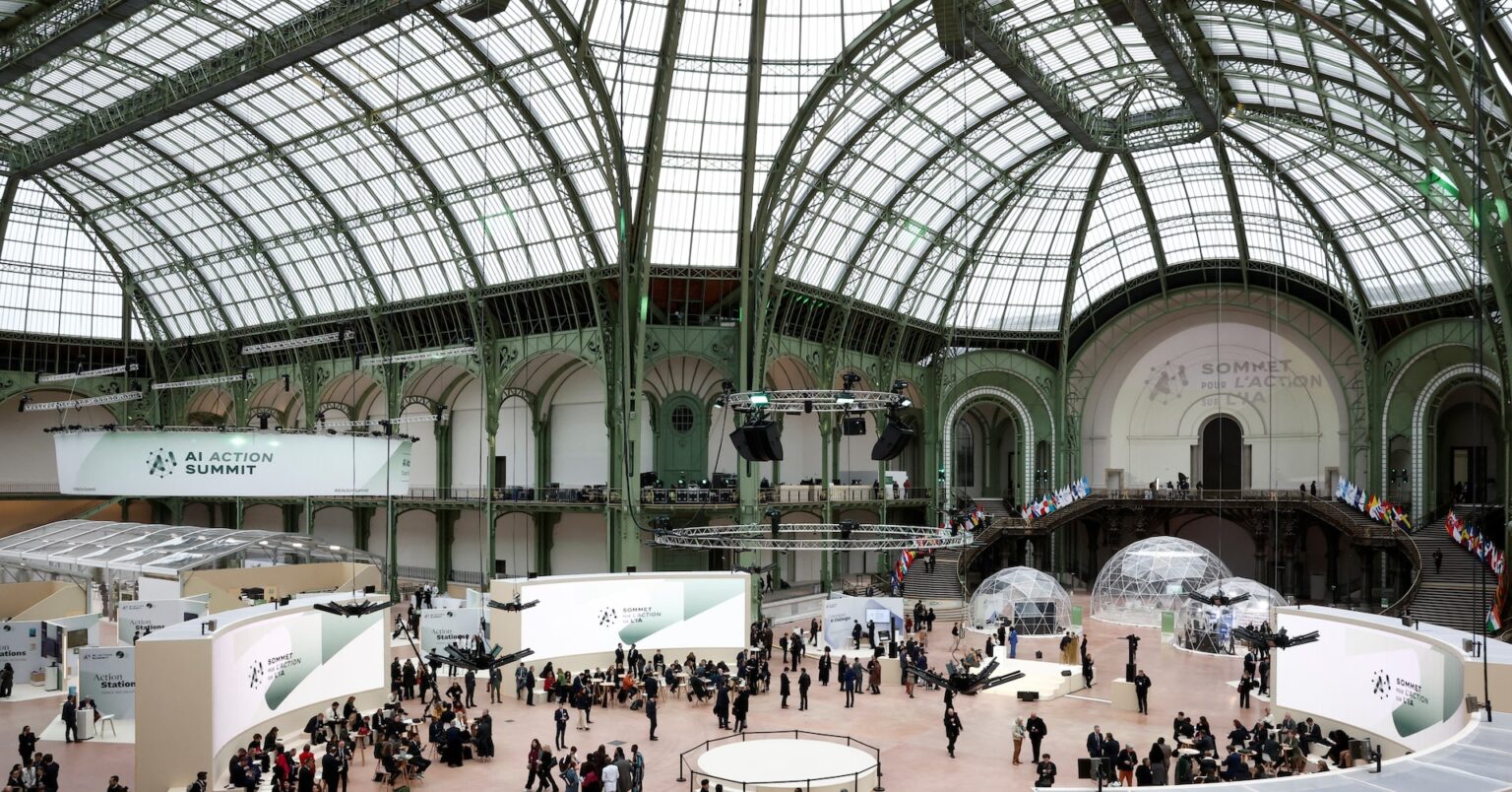 コラム：パリのＡＩサミット、規制巡る国際合意にほど遠く | ロイター