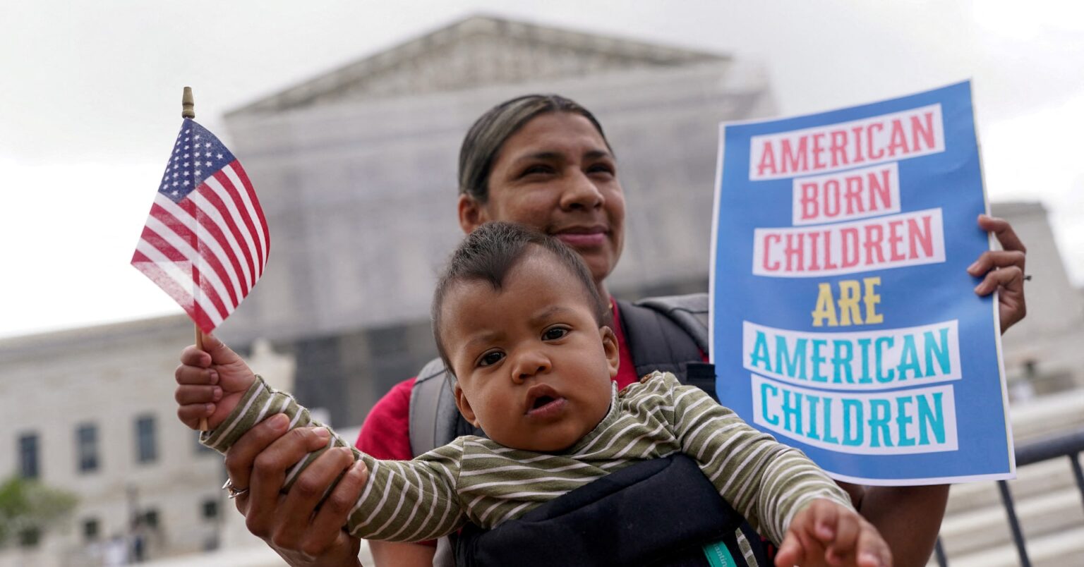 トランプ氏の出生地主義見直す大統領令、米最高裁が全米差し止めを制限 | ロイター