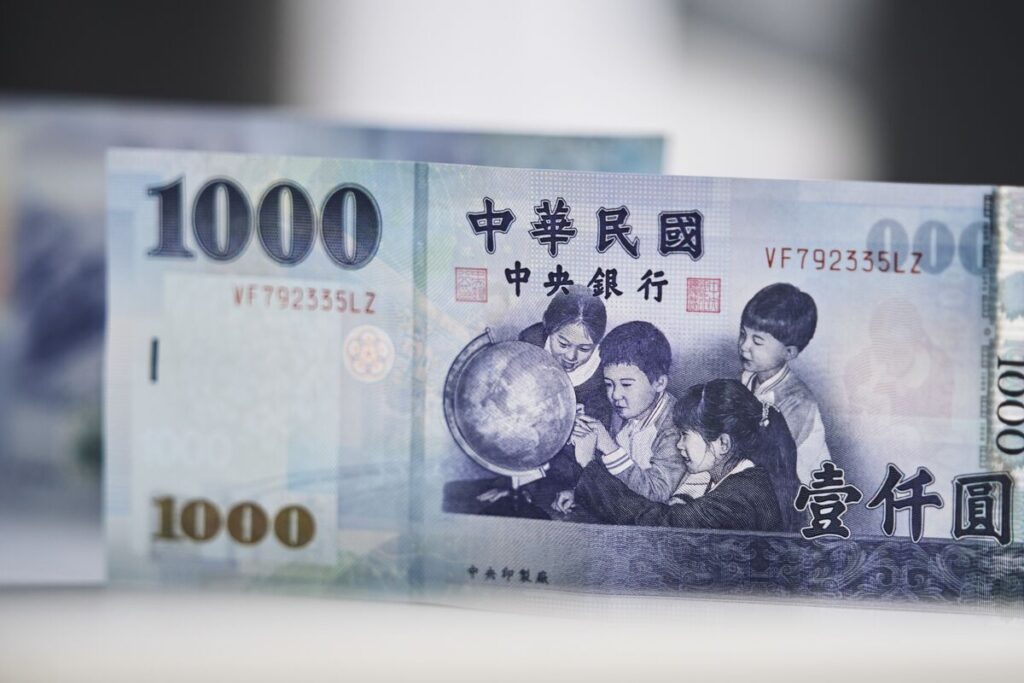 台湾ドル、３年ぶり対米ドル高値－半導体など輸出依存型経済に重し - Bloomberg