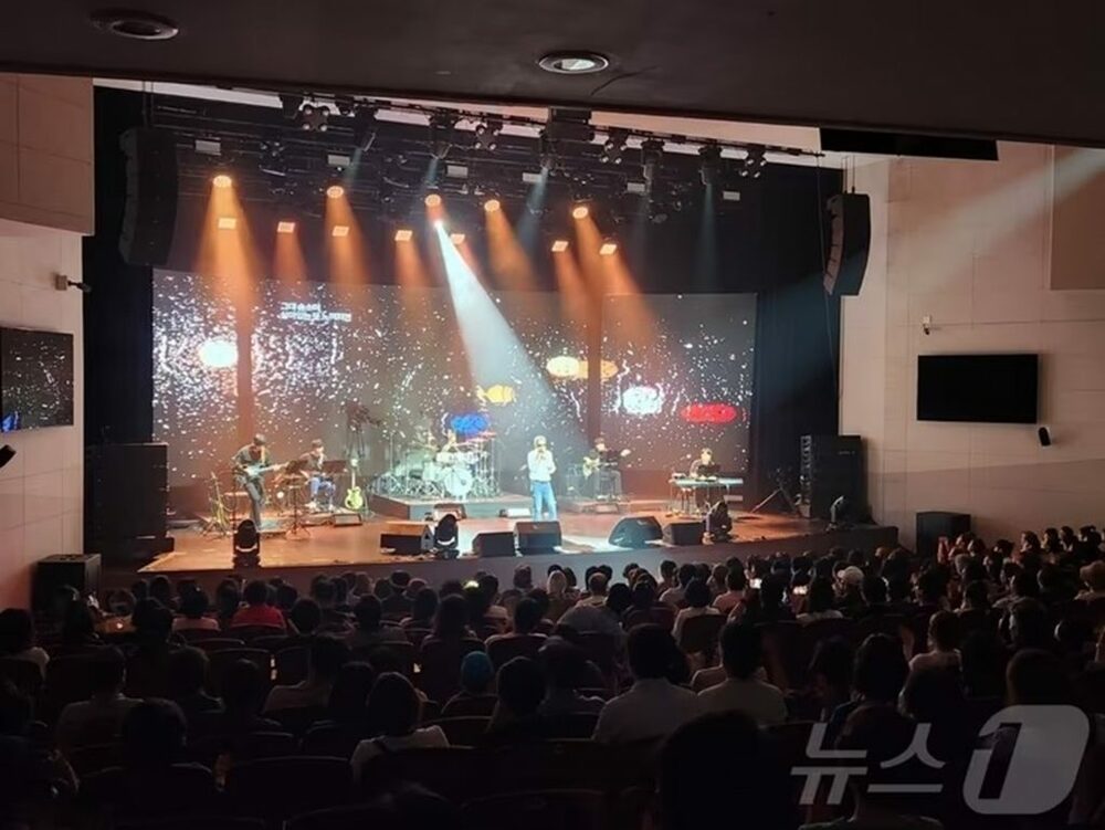 結婚後が不安…韓国演歌に熱狂する「将来の義母」、ブランド服に全国遠征、支払いは息子のカード　写真枚　国際ニュース：AFPBB News