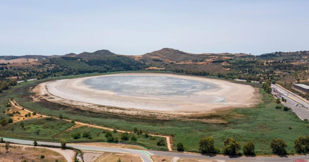 シャワーやトイレが使えないかも… イタリアのシチリア島で深刻な干ばつ、地域経済に大打撃か | Business Insider Japan