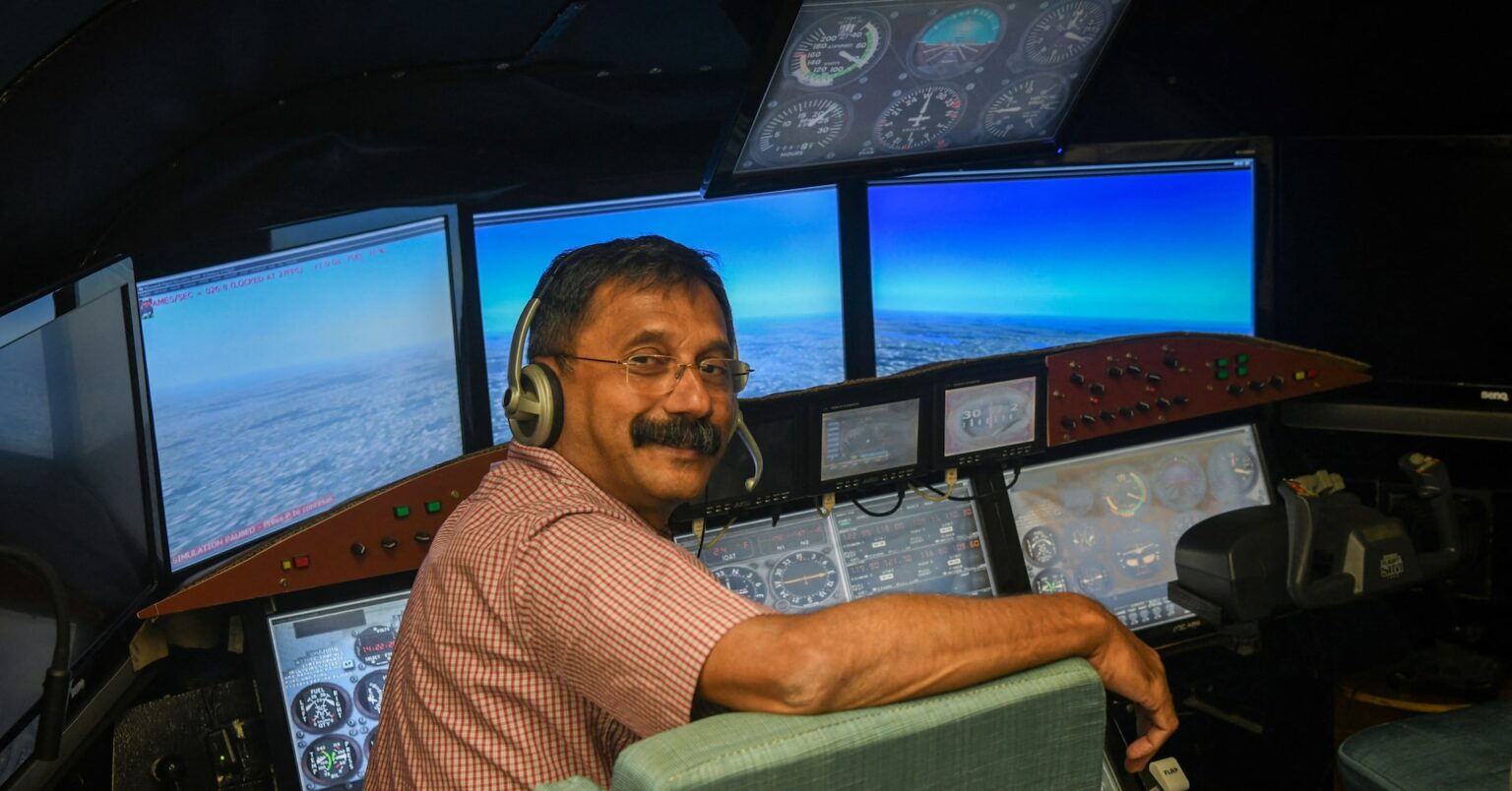 アングル：飛行機恐怖症広がるインド、墜落事故に深刻な衝撃 | ロイター