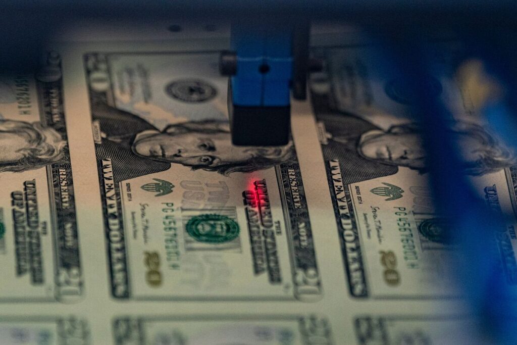 ドル揺さぶり得る次のリスク、カナダ年金による為替ヘッジ強化－ＴＤ - Bloomberg