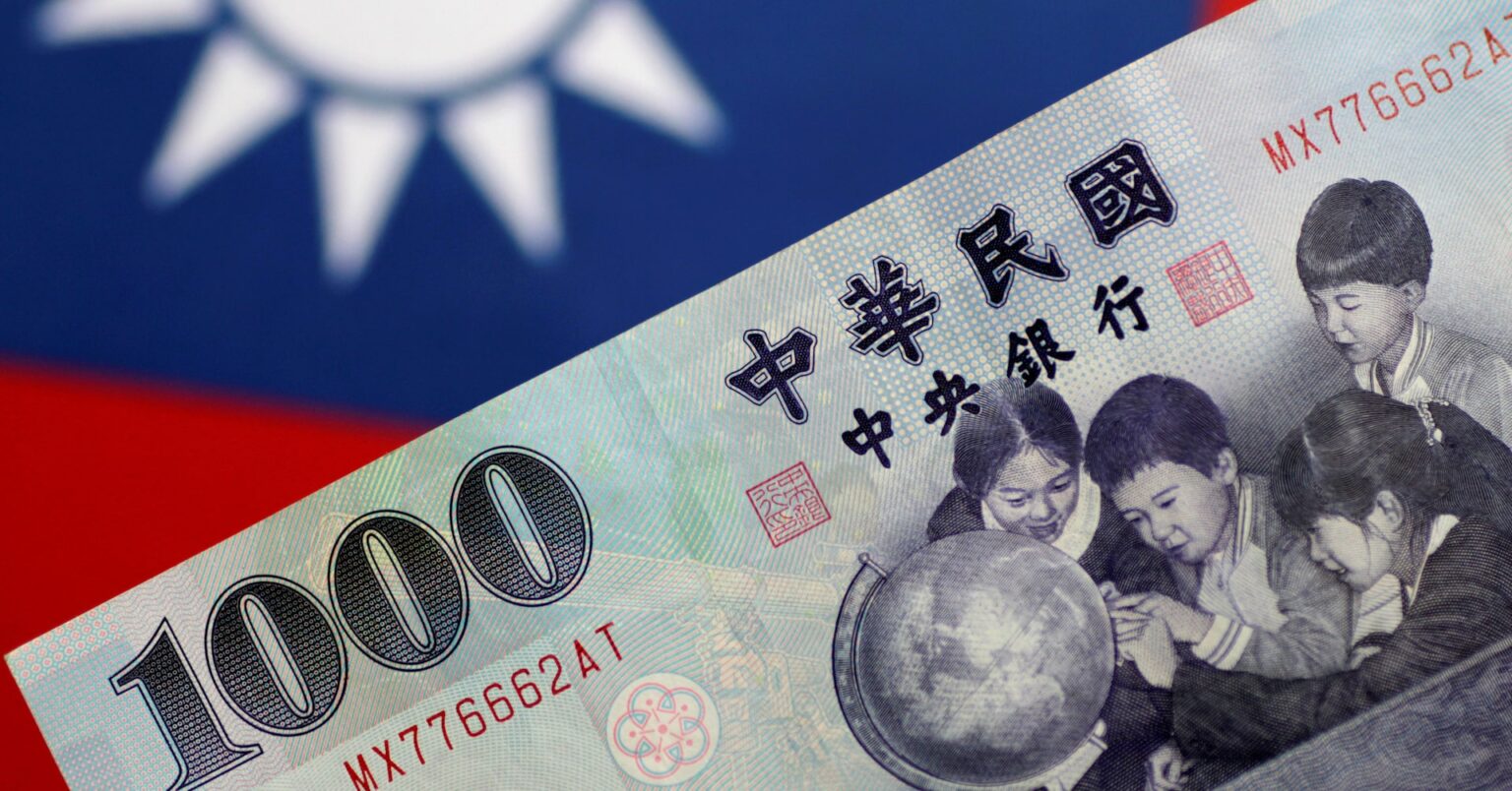 台湾ドル急落、中銀の売り介入観測 | ロイター