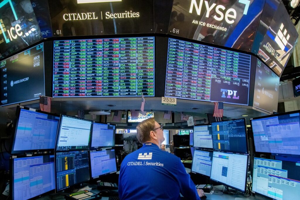 【米国市況】Ｓ＆Ｐ500最高値、利下げ観測で国債上昇－ドル144円近辺 - Bloomberg