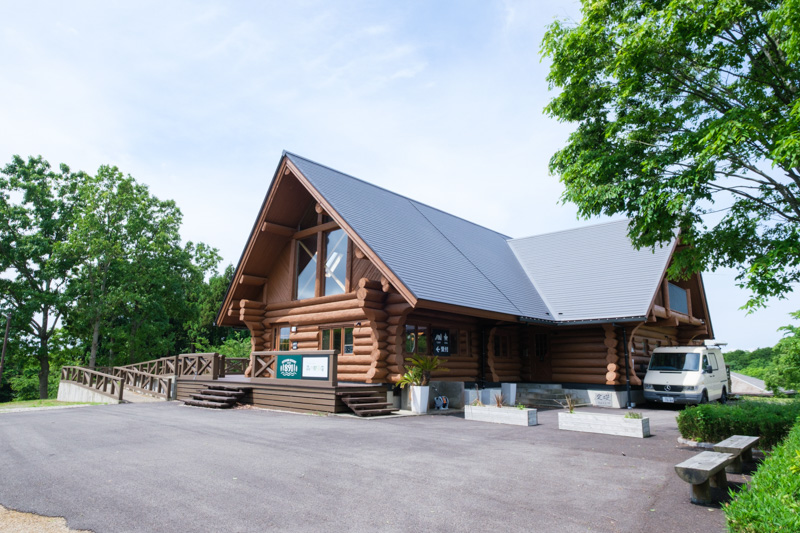 石川県羽咋市にあるアウトドア施設OUTDOOR RESORT 891の森の喫茶店