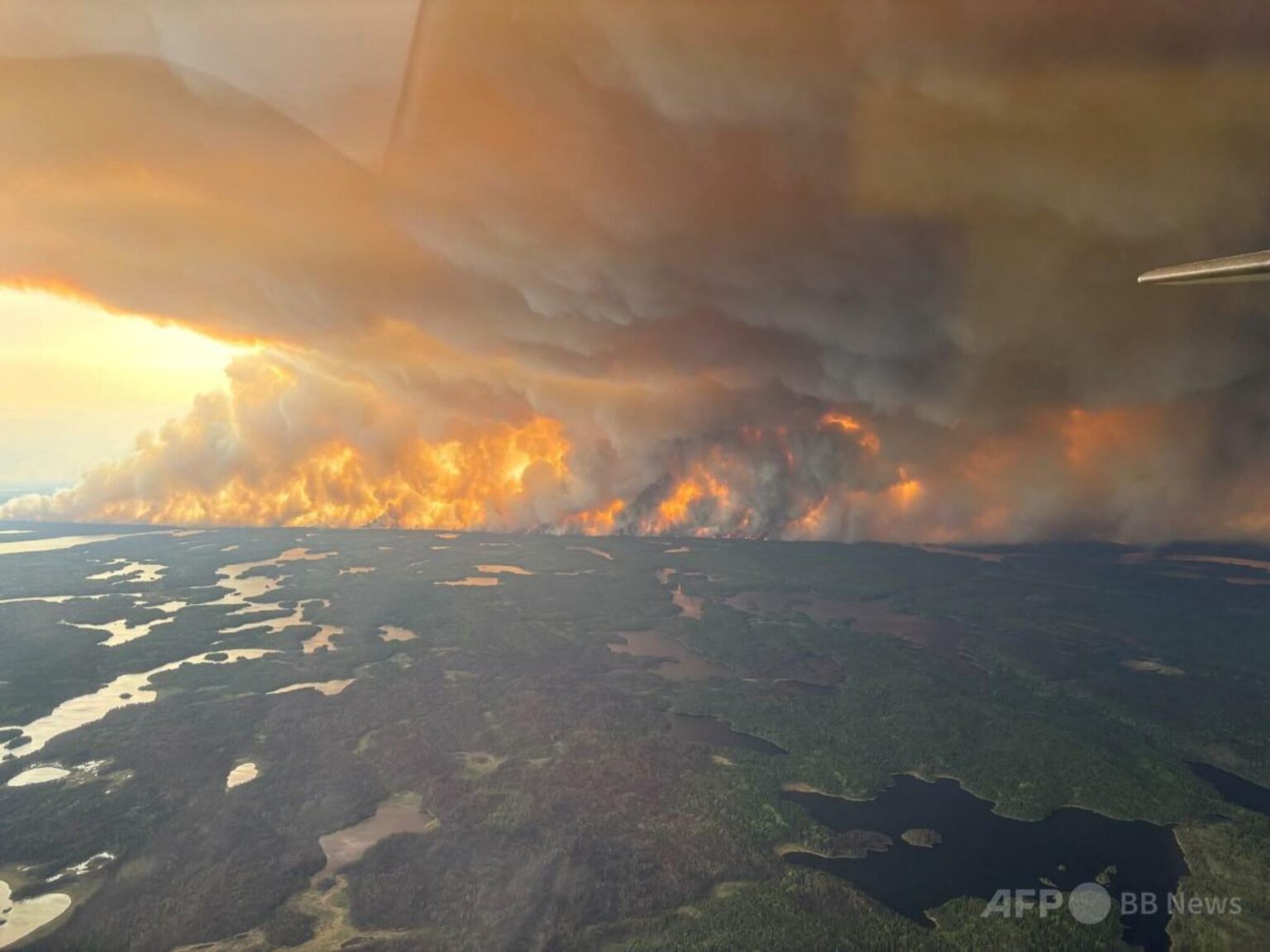 カナダ2州、山火事で非常事態宣言（ＡＦＰ＝時事） - Yahoo!ニュース