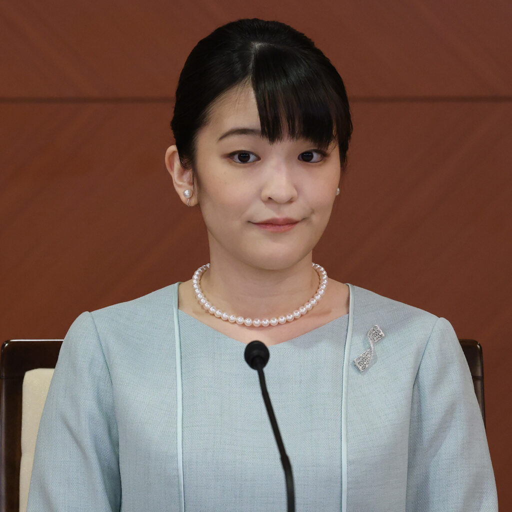 眞子さん “ゆったりシルエット”コートに仕事もセーブ…極秘出産までに囁かれていた“前兆”（女性自身） - Yahoo!ニュース
