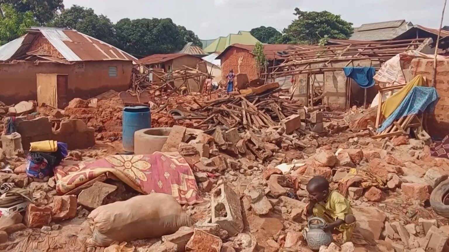 アフリカ・ナイジェリア中部の洪水 死者150人超に、3000人以上が避難 捜索活動続く（TBS NEWS DIG Powered by JNN）