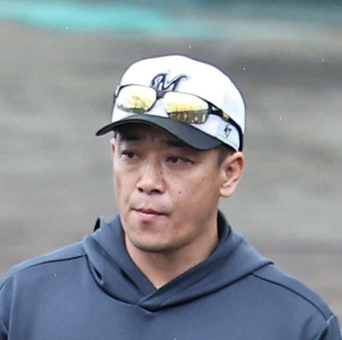 【ロッテ】コーチ陣が配置転換 サブロー2軍監督→1軍ヘッドコーチに 首位と11.5差の最下位 – nikkansports.com ロッテ・サブロー1軍ヘッドコーチ(2023年2月撮影)