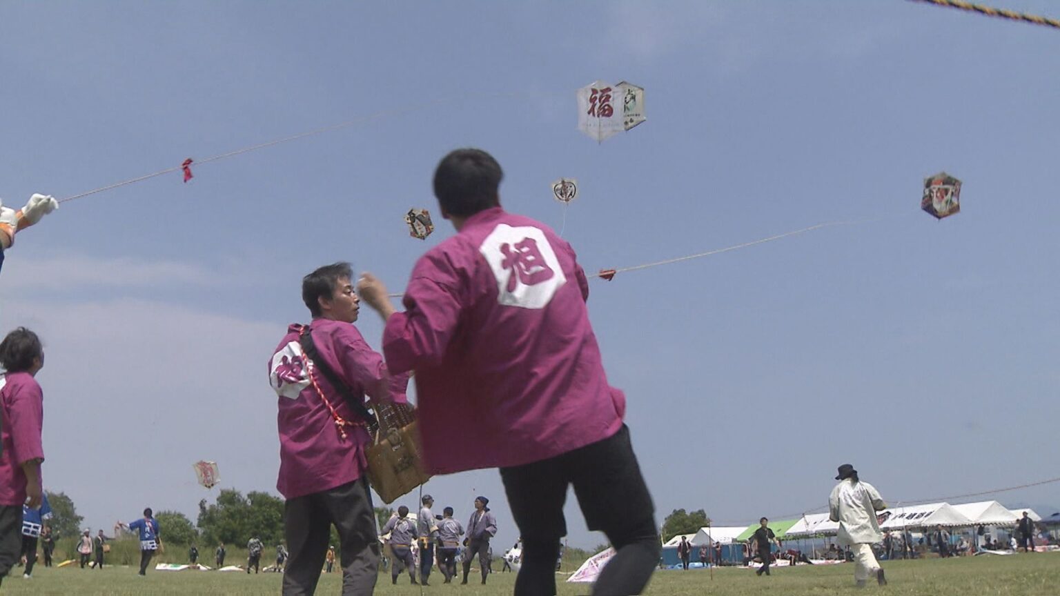 青空に踊る六角形の凧 江戸時代から続く「三条凧合戦」開催 たこがっせん…ではなく「いか」です【新潟】（UX新潟テレビ21） - Yahoo!ニュース - Yahoo!ニュース