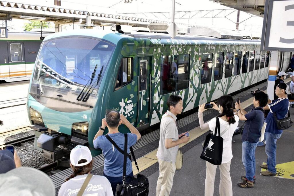 五能線のリゾート列車、福島・只見線で初運行 乗客に限定デザイン赤べこなど提供（福島民友新聞） - Yahoo!ニュース - Yahoo!ニュース