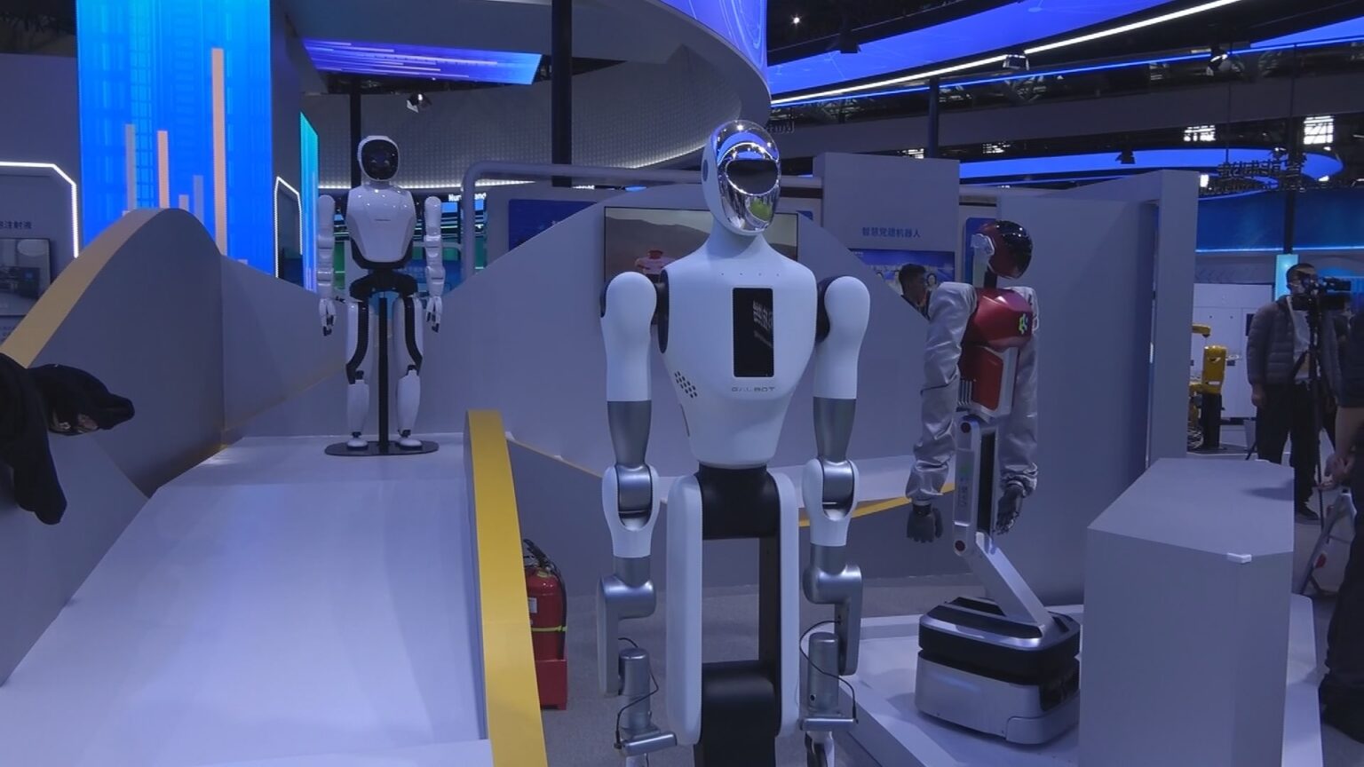 2025年は量産元年!?中国で進む人型ロボット開発「日常生活での実用化目指す」中国が開発を急ぐ狙いとは?(TBS NEWS DIG Powered by JNN) 2025年は量産元年!?中国で進む人型ロボット開発「日常生活での実用化目指す」中国が開発を急ぐ狙いとは?(TBS NEWS DIG Powered by JNN)