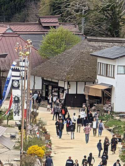 「大内宿見晴台」から「超解像ズーム」の30倍を使って撮影