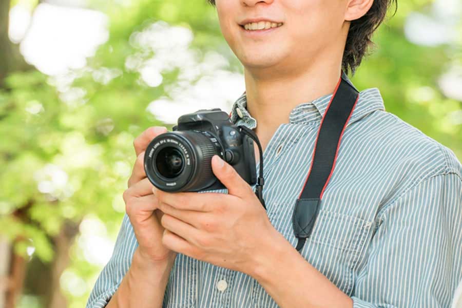 旅先で出合った絶景を思わず撮影（写真はイメージ）【写真：写真AC】