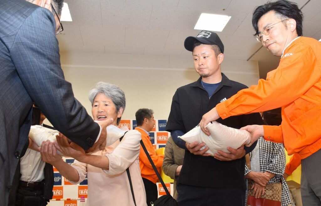 随契備蓄米の販売に列 地元3市のスーパーでも「古古米」【山口】（宇部日報） - Yahoo!ニュース