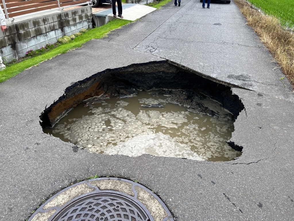 市道の一部陥没、下水道管破損か 約120メートル通行止め 復旧めどたたず 茨城・土浦（茨城新聞クロスアイ） - Yahoo!ニュース - Yahoo!ニュース