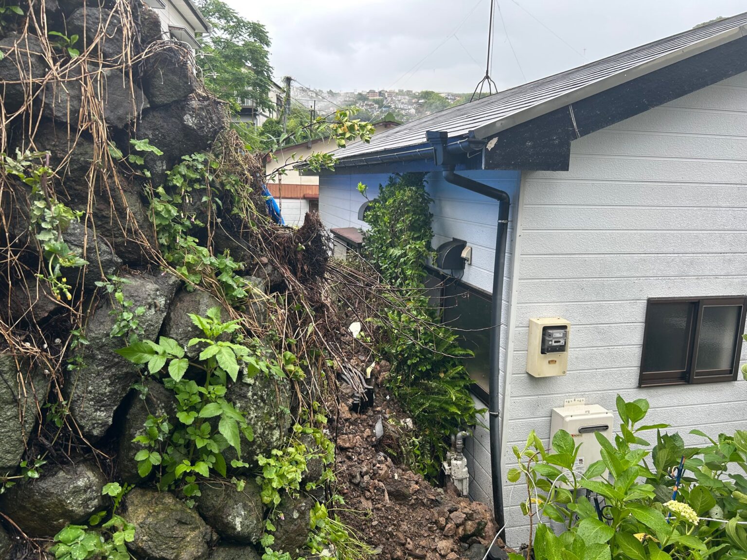 「ドスンと鈍い音がした」長崎県 各地でがけ崩れ けが人なし 気象台「これまでの大雨で地盤 緩んでいる 土砂災害に警戒」（NBC長崎放送）