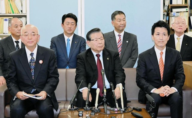 兵庫・22市長を書類送検 机バンバン会見も話題 県議は「書類送付」報道に疑問「違いを聞きたい」（よろず～ニュース） - Yahoo!ニュース - Yahoo!ニュース