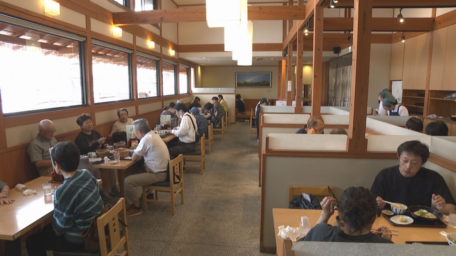猛暑の中冷たいうどんが大人気！それでも湯気を求める人が…【愛媛】（eat愛媛朝日テレビ） - Yahoo!ニュース - Yahoo!ニュース