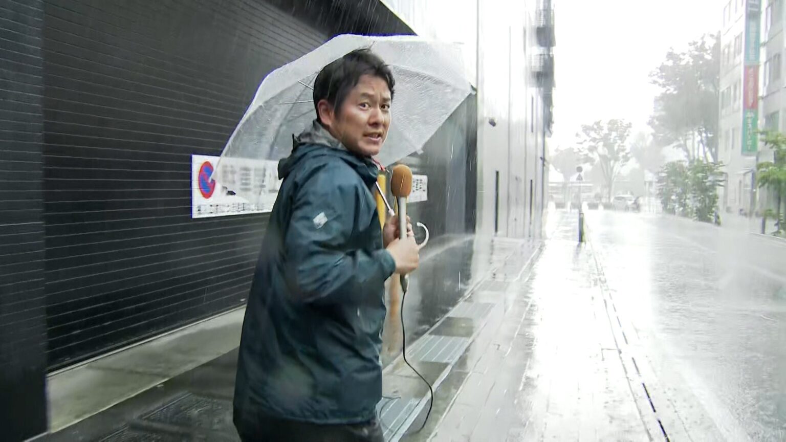 猛暑から一転…各地でゲリラ雷雨 3日連続猛暑日の山梨・甲府市は「つむじ風」から突然雷雨に あす20日も警戒（FNNプライムオンライン（フジテレビ系）） - Yahoo!ニュース - Yahoo!ニュース