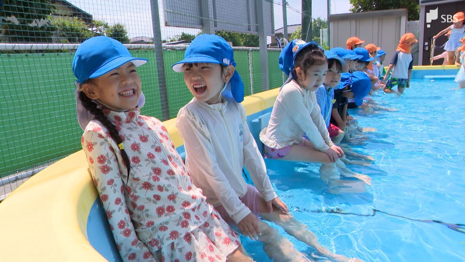 「子どもたちの活動が狭まっている」梅雨前線が消滅 想定外の早さで猛暑に…教育現場は困惑 公園に行かず水遊びに変更=静岡（静岡放送（SBS）） - Yahoo!ニュース