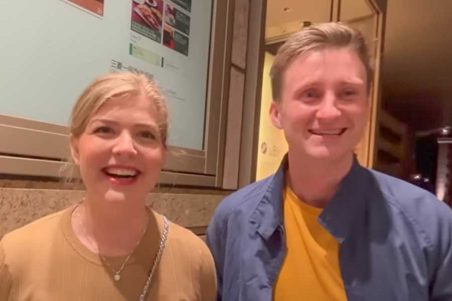 オーストラリア出身の（左から）シャーロンさんとジョシュさん（スクリーンショット）