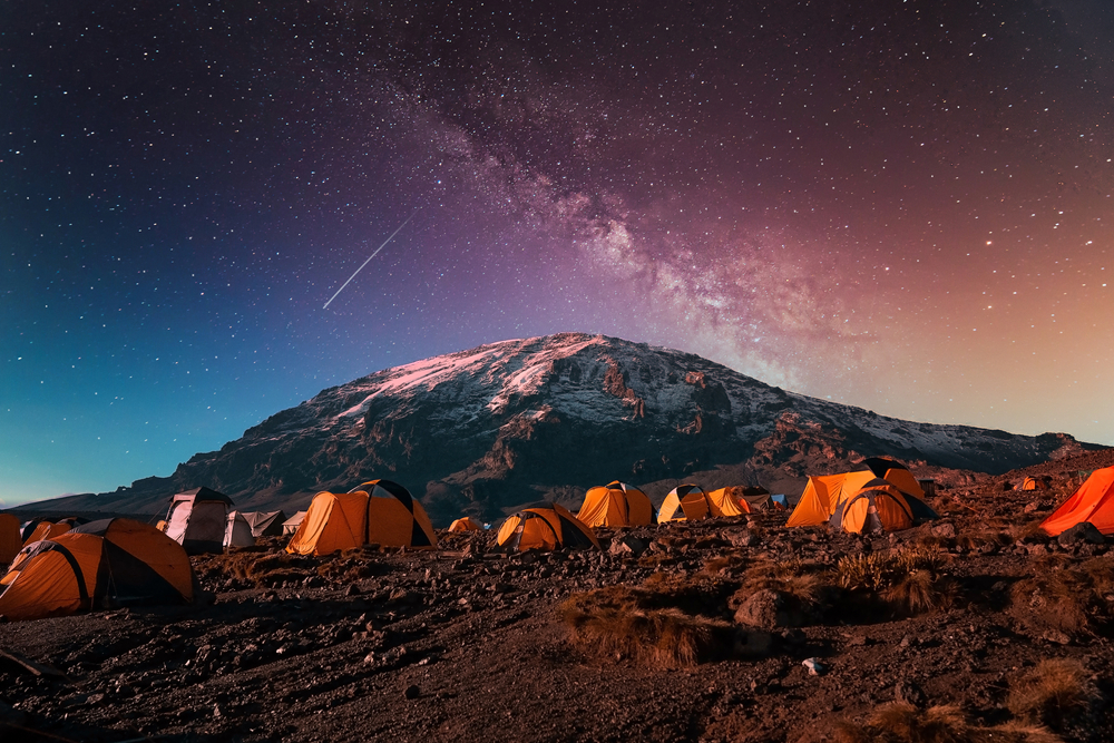 登山初心者でもアフリカ最高峰へ 魂を揺さぶるキリマンジャロ登頂ツアー、Ooohが新プランを提供開始（FINDERS） - Yahoo!ニュース