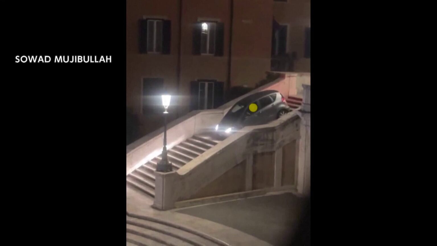 【何が】観光名所「スペイン階段」下って立ち往生する高級車…81歳高齢ドライバー検挙「仕事に行く途中だった」 高齢者事故が社会問題化 イタリア・ローマ（FNNプライムオンライン） - Yahoo!ニュース - Yahoo!ニュース