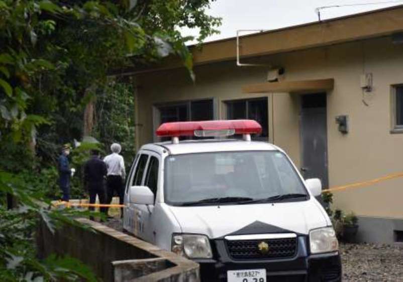 無施錠の窓から女性宅に侵入、包丁で胸など突き刺し殺す――2カ月後、逮捕されたのは当時17歳の高校生だった 鹿児島地検、18歳男を起訴 - 南日本新聞