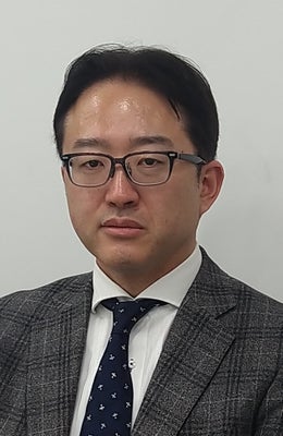 東京大学の佐橋亮教授