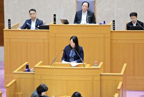 「言論の府」程遠く…鹿児島県の新体育館計画で設計予算をただした県議会 反対討論に自民議員がやじ、議場は終始ざわつく - 南日本新聞