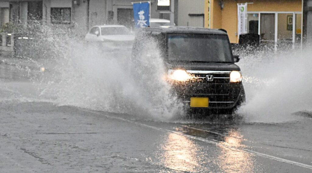 青森、八戸に大雨警報 26日、県内7地点で過去最大降水量 鉄道、高速道にも影響（Web東奥） - Yahoo!ニュース - Yahoo!ニュース