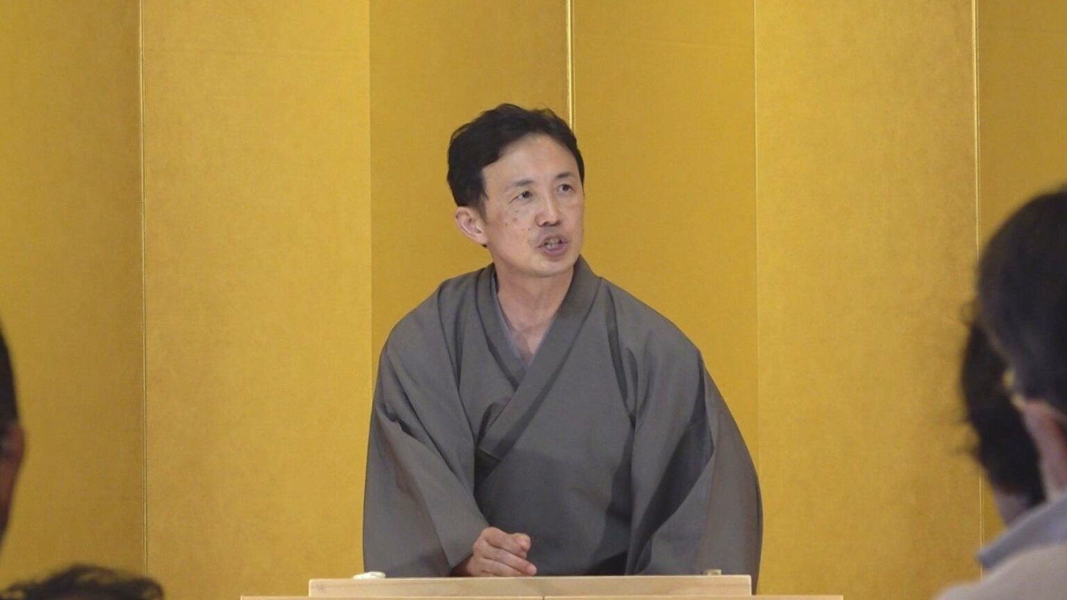 仏の横で大笑い「お寺で落語」なぜここで…?　熊本に根付く落語文化 “ちょいと一席 熊本で”（RKK熊本放送） - Yahoo!ニュース