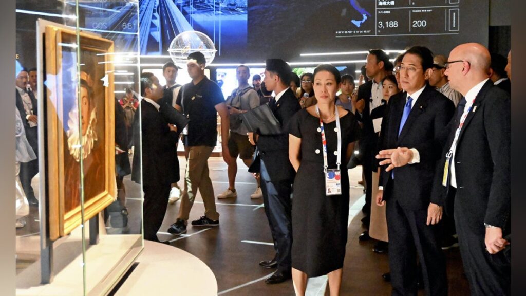 岸田前首相、万博会場のイタリア館を観覧…古代ローマの彫刻などを熱心に見入る - 読売新聞オンライン