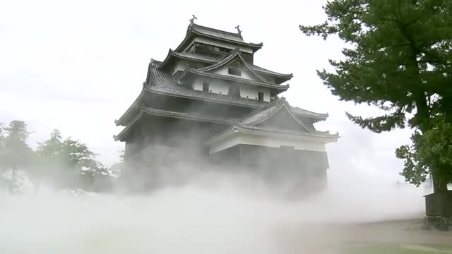 【広島発 しまね情報】松江城天守を雲海が包み込む 国宝10周年でイベント 島根・松江市（テレビ新広島） - Yahoo!ニュース