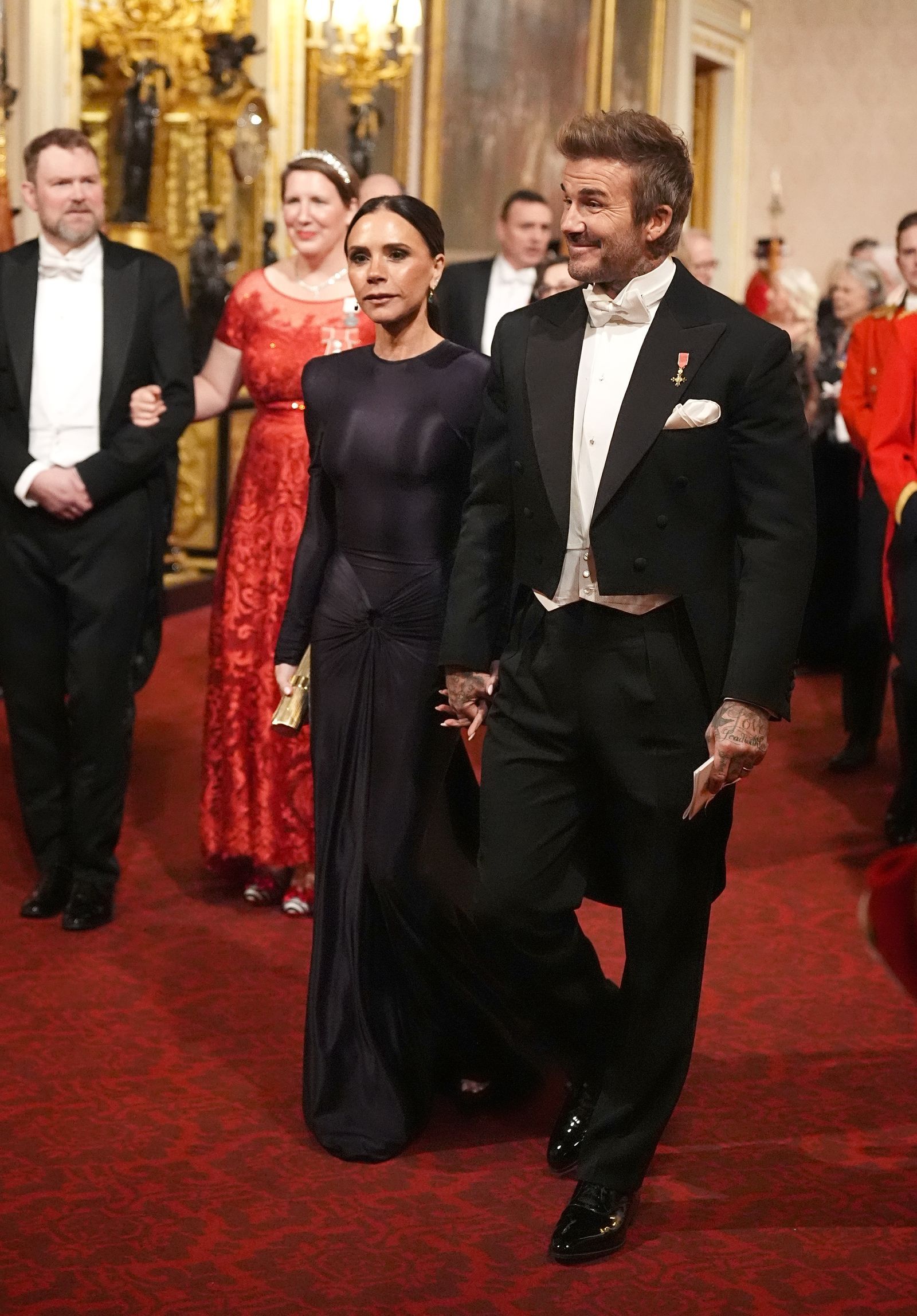 ヴィクトリア・ベッカム、デビッド・ベッカム、晩餐会、バッキンガム宮殿、イギリス王室Victoria and David Beckham make their way along the East Gallery to attend the...