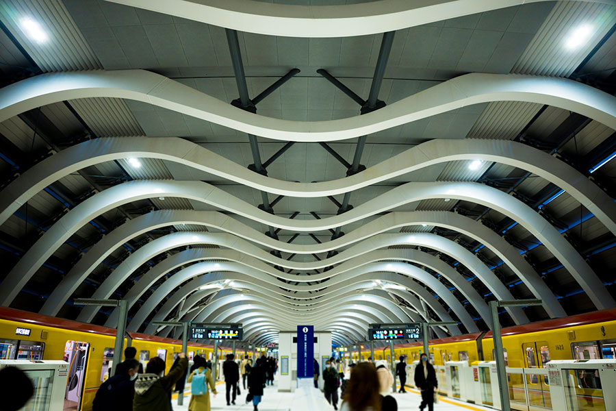 渋谷駅の谷間をまたぐ「スカイウェイ」建設へ 「え、そこ!?」なルートとは？ 駅と街の大改造いよいよ完成形に - 乗りものニュース