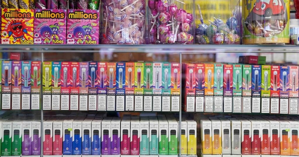ドバイチョコレートとプライムエナジードリンクを販売するベイプショップ「A New Low」というブランド