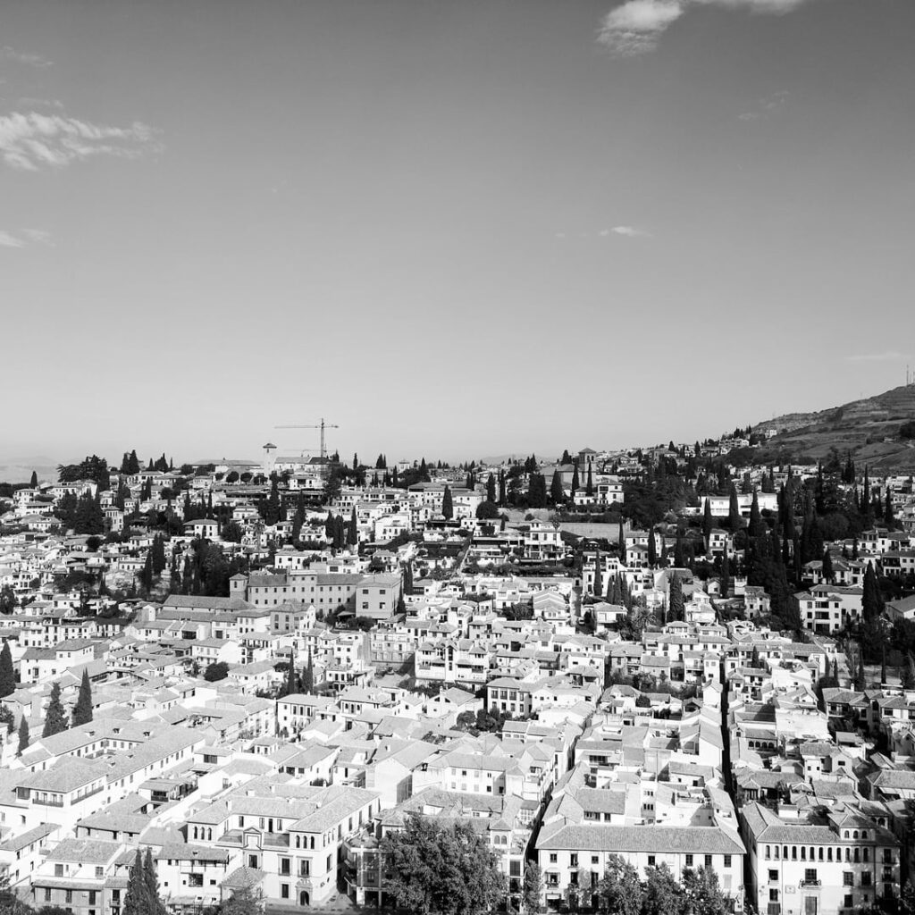 「もしあなたがスペインの1つの都市だけを訪れるなら、それはグラナダであるべきです」-EH